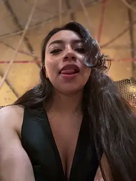 CocoaGigiMuse live cam on StripChat