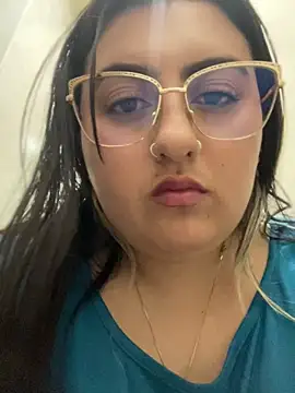 KaroVelvet live cam on StripChat