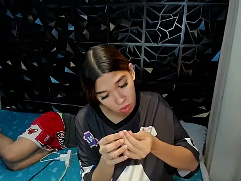 hardcocktwink live cam on StripChat