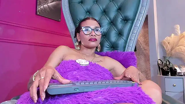 AtheneaBrownn live cam on StripChat