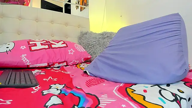 MiaEvans0 webcam