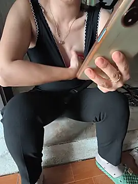 Sweet-Berryy live cam on StripChat