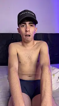 michaell_twinkk live cam on StripChat