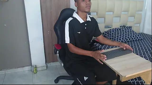 artur_collins_ live cam on StripChat