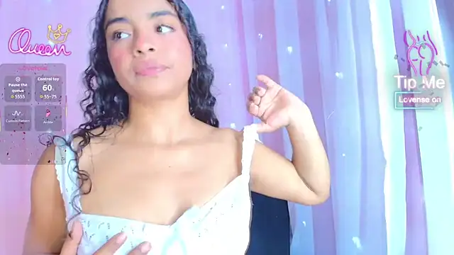 SunnyGilmoree live cam on StripChat