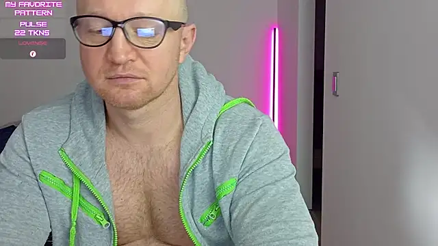 kevintyler69 live cam on StripChat
