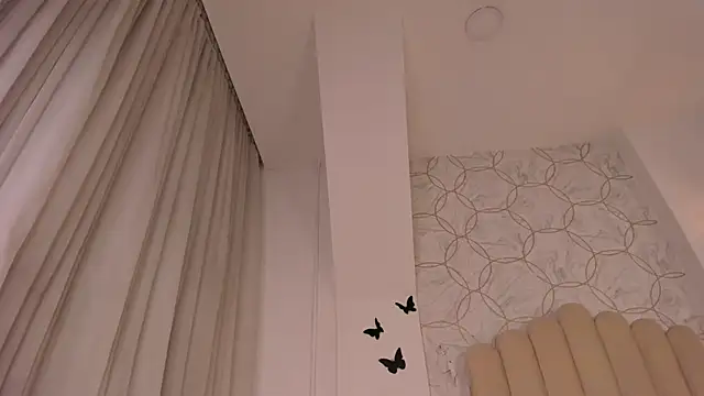 Foxy200__ live cam on StripChat