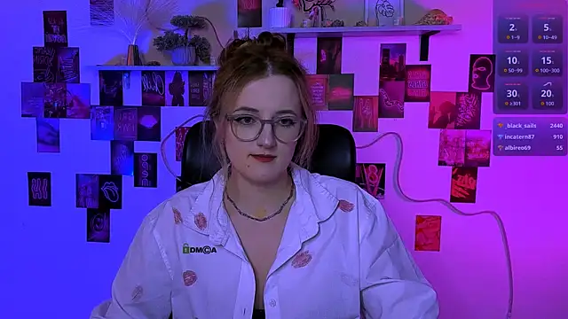 luna_berryy live cam on StripChat