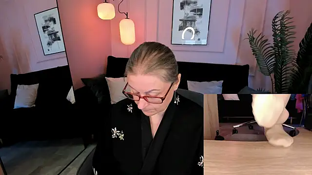Alexandra_Kind live cam on StripChat