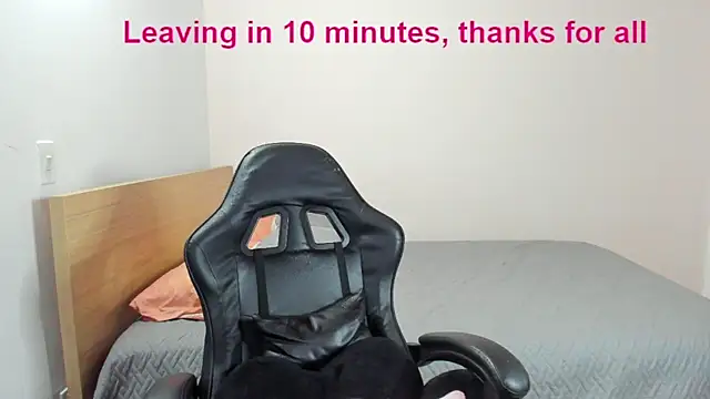 nina_pons webcam