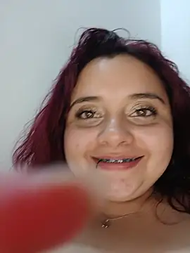 CURVY-HORNY webcam