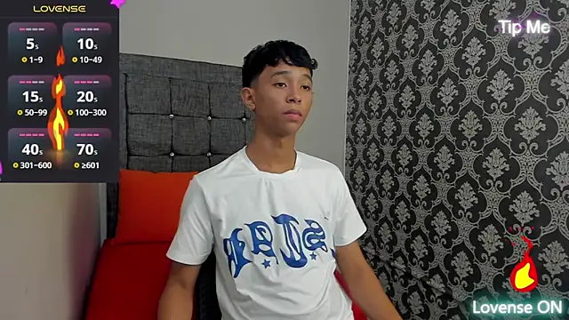 Little_Twink19x live cam on StripChat