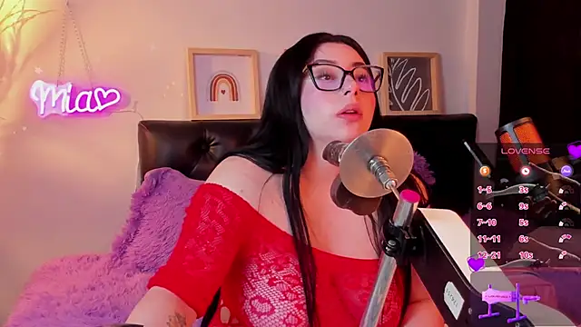 mia_valentine__ webcam