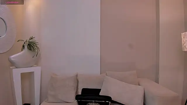 MollyJones_ webcam