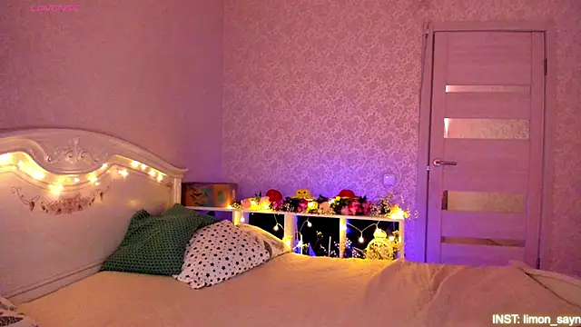 LillyMoure_ webcam