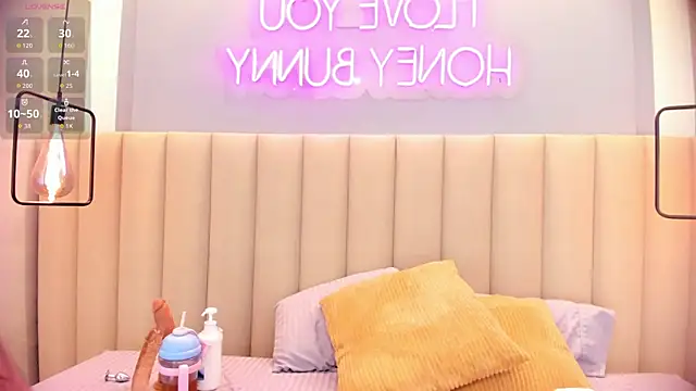 Leamonroe__ webcam