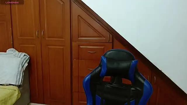 Ruby_Your_Milf webcam