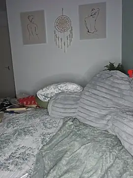 Saucy-Serenity webcam