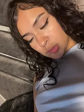 AlanaMartinez_Pink webcam