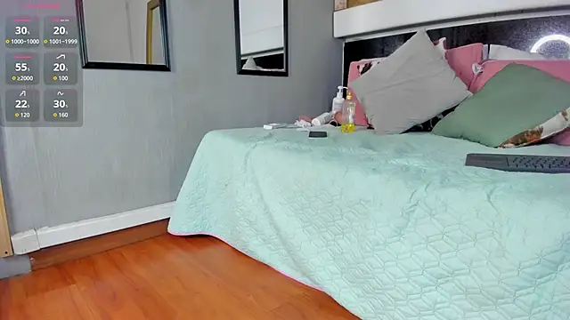 NaughtyMorenna webcam