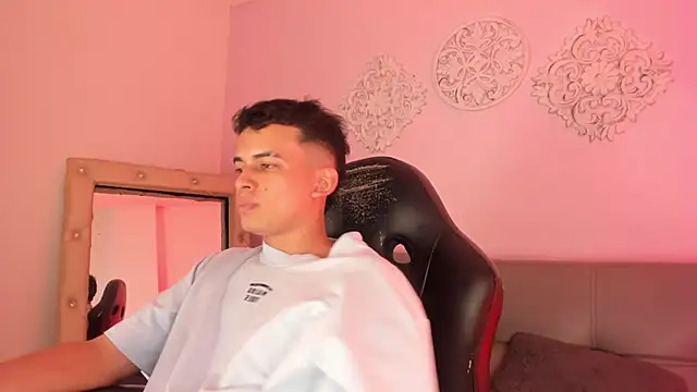 Matheww_strong webcam
