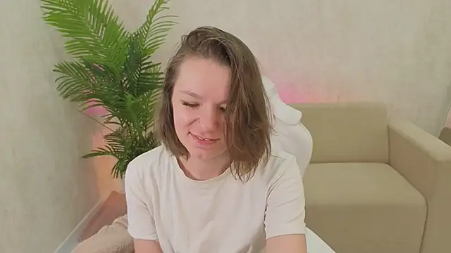 kira_hatti webcam