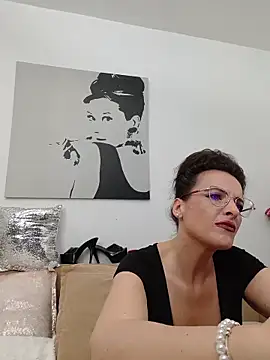 RebeccaNoble live cam on StripChat