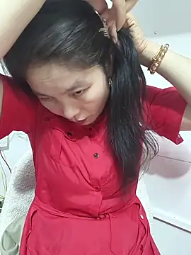 LL-001 live cam on StripChat