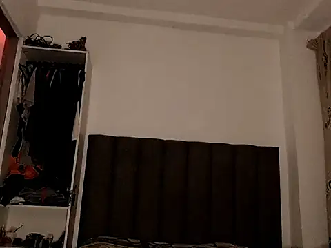 saara_johnson496 webcam