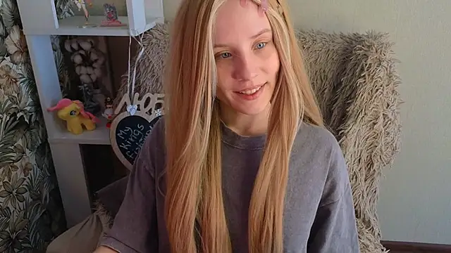 sarakaell live cam on StripChat