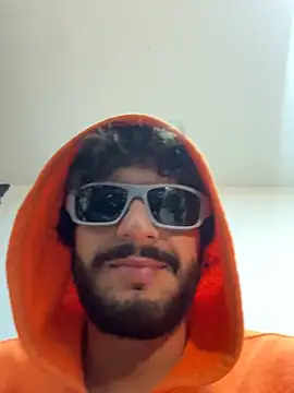 thomas_gun live cam on StripChat