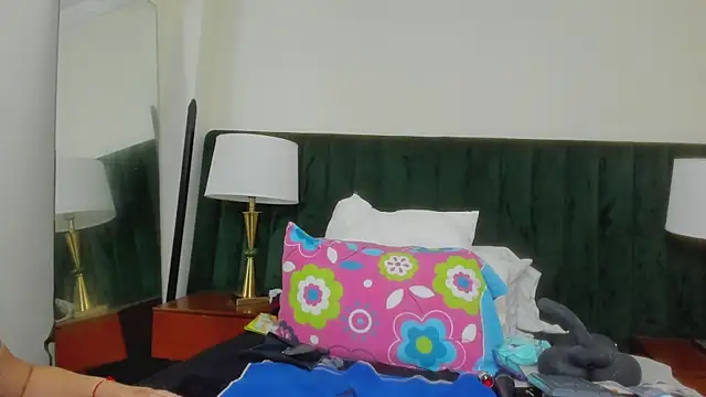 RoxanneSquirt webcam