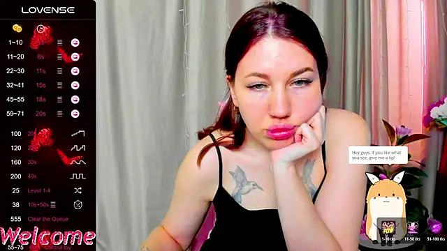 Arya_Curves live cam on StripChat