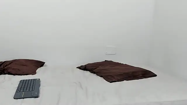 andre_and_leon live cam on StripChat
