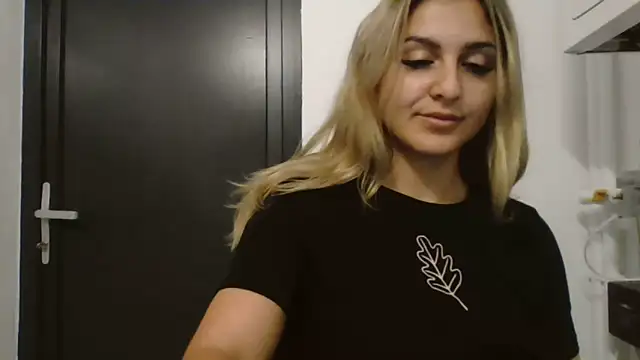 NicolePlay webcam
