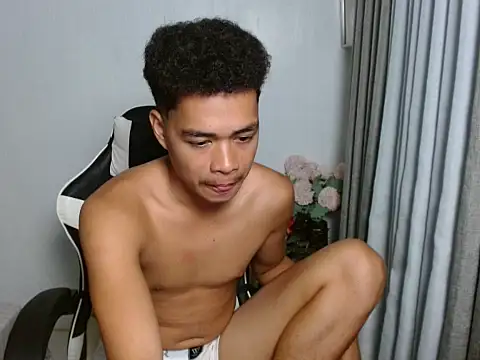 curlyasian_njxx webcam