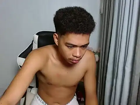 curlyasian_njxx webcam