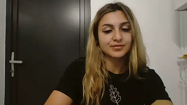 NicolePlay webcam