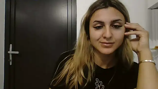 NicolePlay webcam