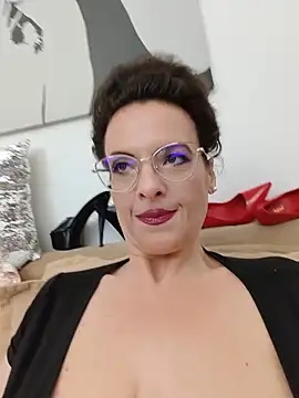 RebeccaNoble live cam on StripChat