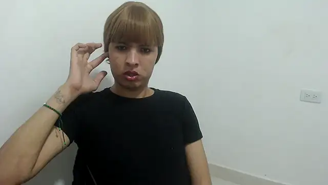 estefania224 live cam on StripChat