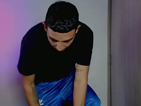 nilo2021 live cam on StripChat