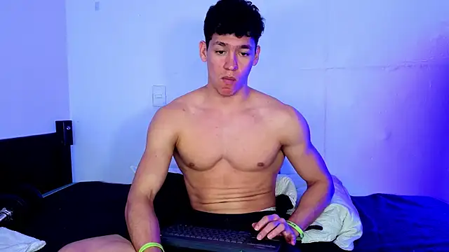 Luke_Muscle webcam