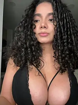 Curlyierr live cam on StripChat