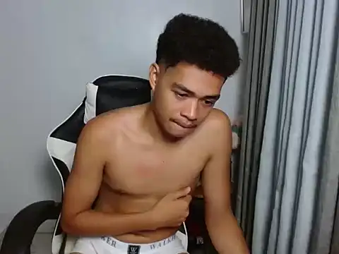 curlyasian_njxx