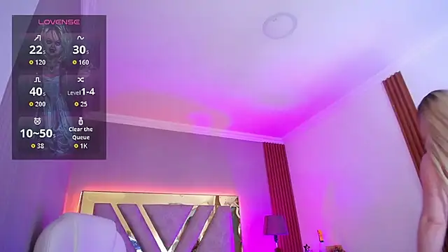 Tiffany_Valentiine webcam