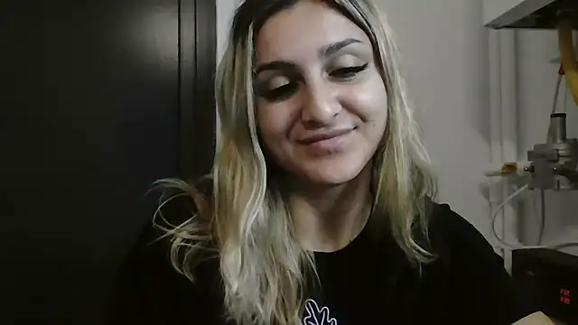 NicolePlay webcam