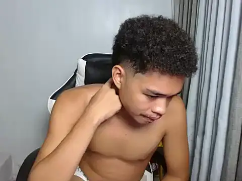 curlyasian_njxx webcam