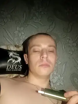 Hornyhoneycock webcam