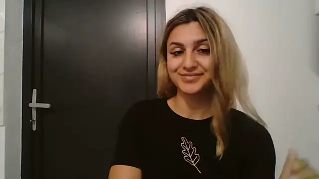 NicolePlay webcam